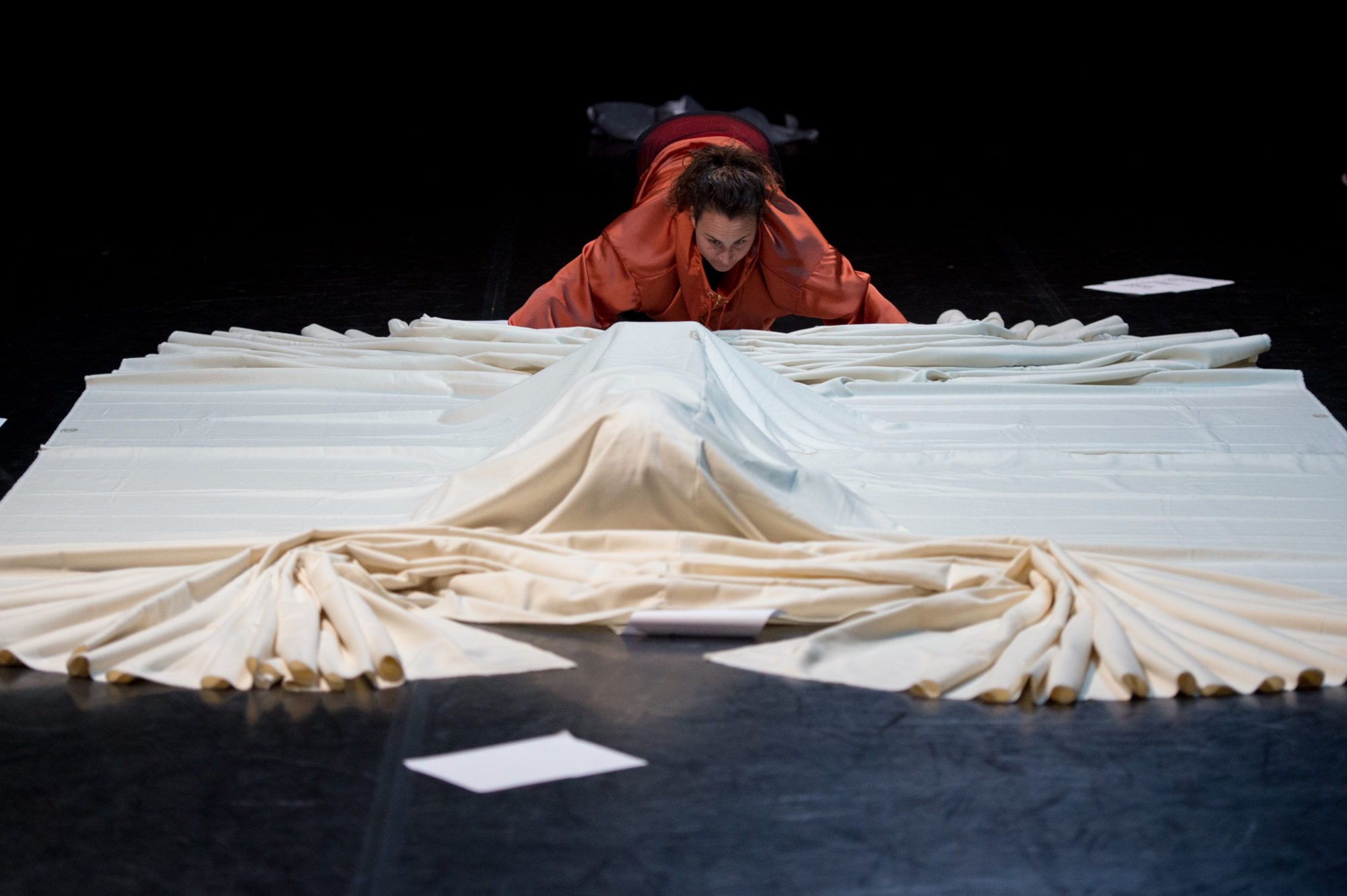 Lise Vermot dans Hymen Hymne de Nina Santes