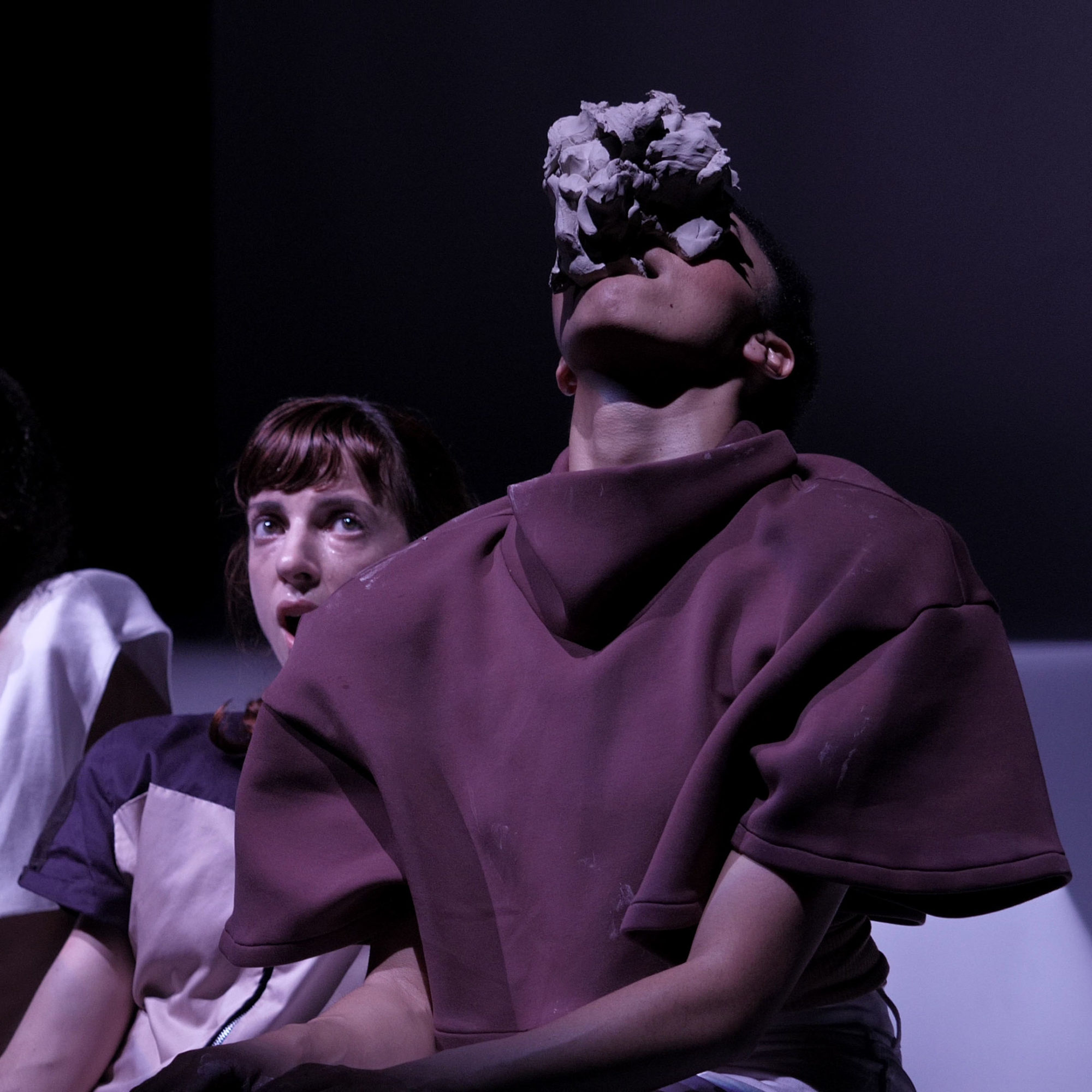 Nina Santes et Betty Tchomanga dans République Zombie de Nina Santes